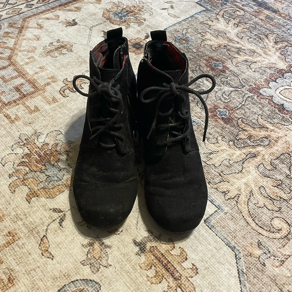 Women’s Size 6 Black Suede Booties